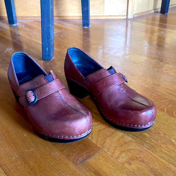 Dansko Tamara Leather Belted Dark Academia Clogs in Chestnut Brown 4800810200 - Picture 5 of 5